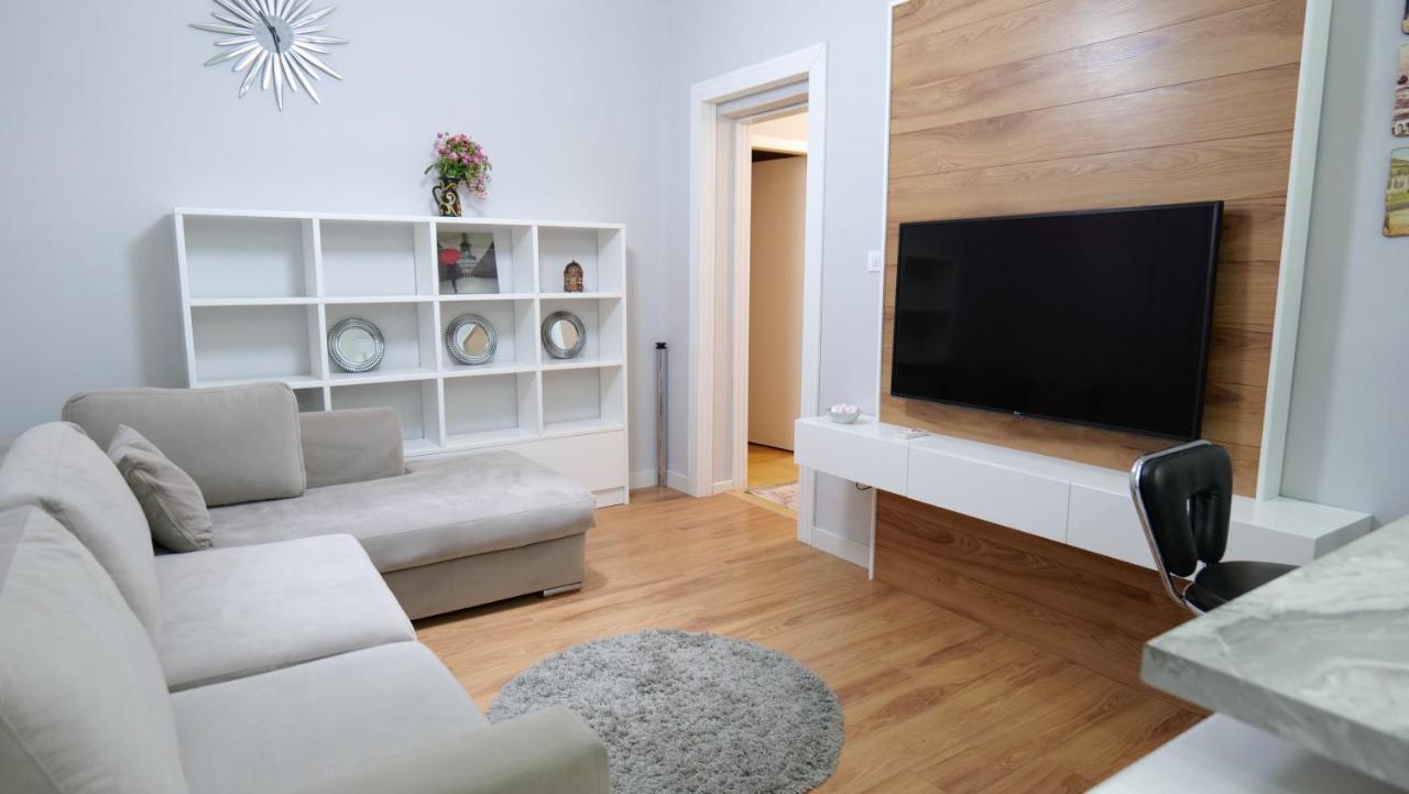 טיראנה City Center Apartment Niko 04 מראה חיצוני תמונה